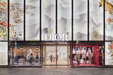 dior コンセプト|クリスチャン・ディオール.